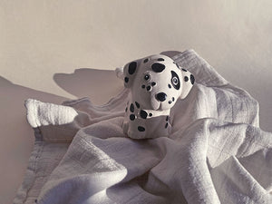 HEVEA Babyspielzeug - Greifling Hund / Dalmatiner / Naturkautschuk